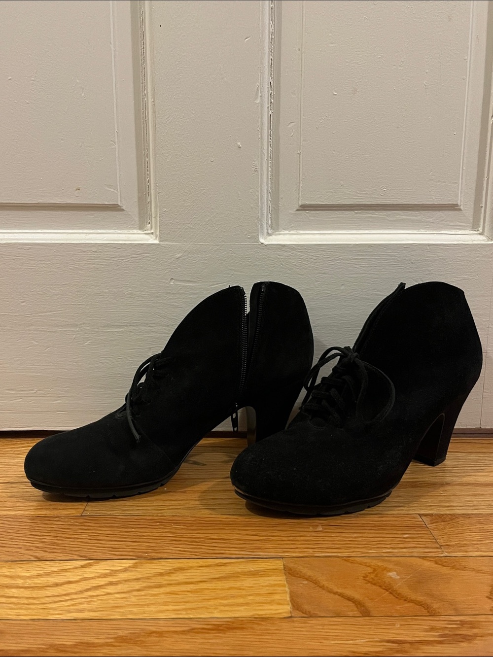 Women’s Black Suede Lace-Up Heeled Ankle Boot